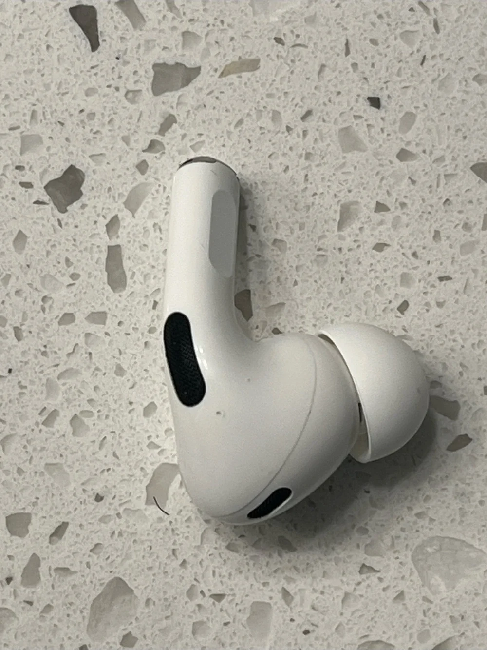 Apple includes airpods